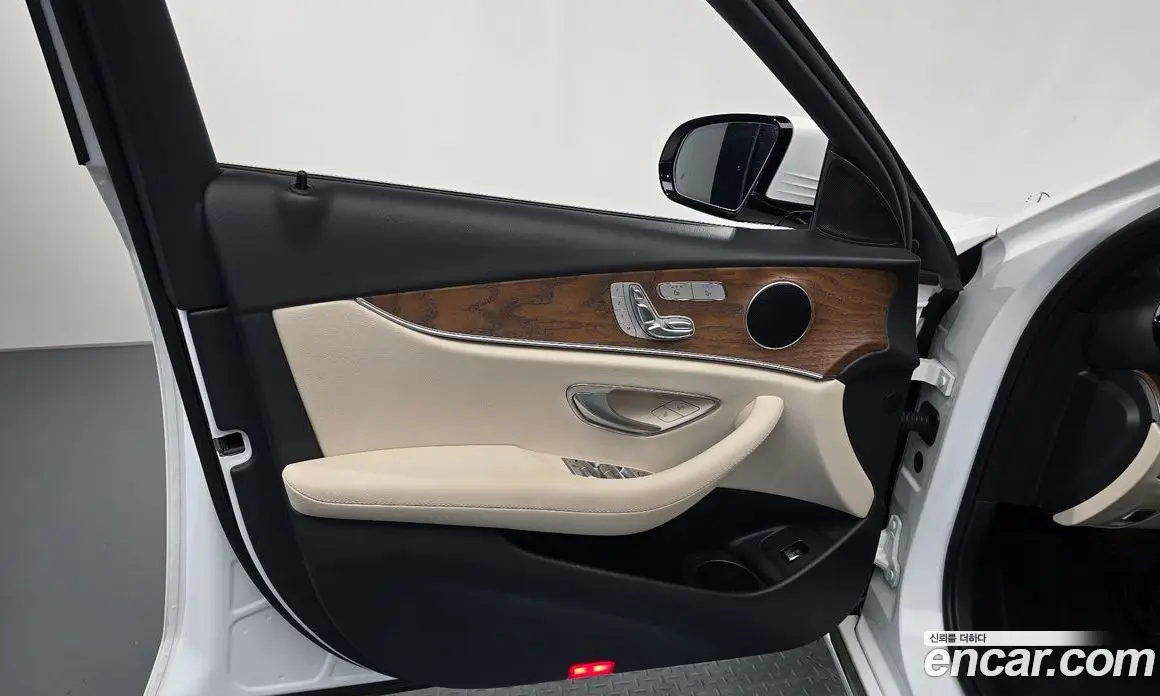 Mercedes-Benz E-Class 2023 2.0 гидро, фото 14