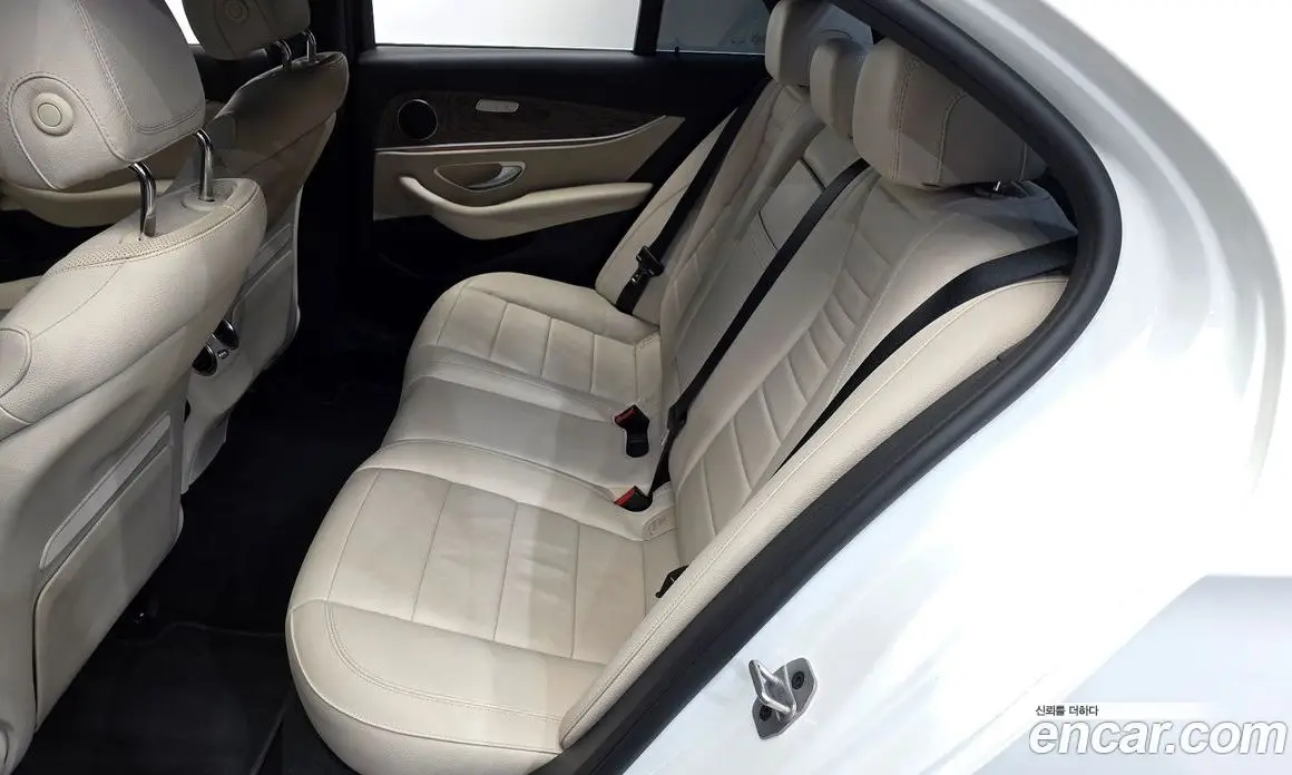 Mercedes-Benz E-Class 2023 2.0 гидро, фото 17