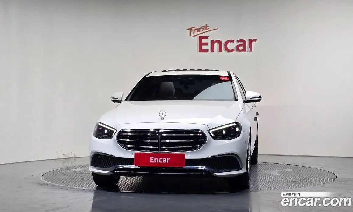 Mercedes-Benz E-Class 2023 2.0 гидро, фото 3