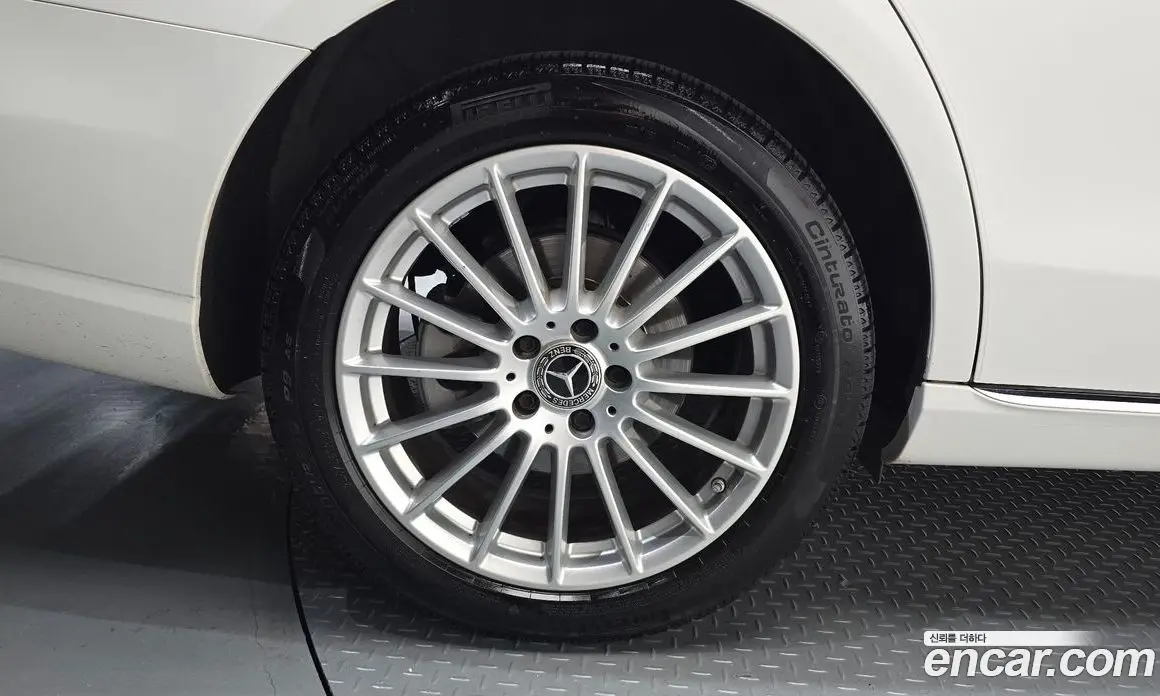 Mercedes-Benz E-Class 2023 2.0 гидро, фото 5