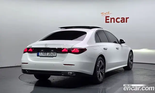 Mercedes-Benz E-Class 2024 2.0 гидро, миниатюра 2