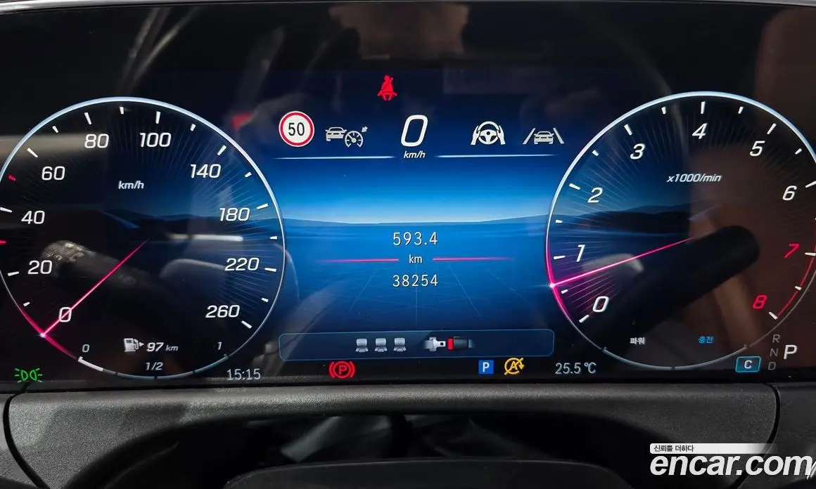 Mercedes-Benz E-Class 2024 2.0 гидро, фото 11