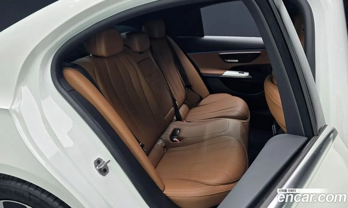 Mercedes-Benz E-Class 2024 2.0 гидро, фото 16