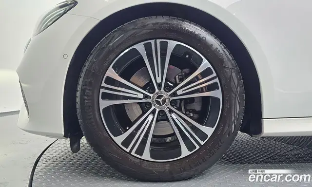 Mercedes-Benz E-Class 2024 2.0 гидро, миниатюра 5