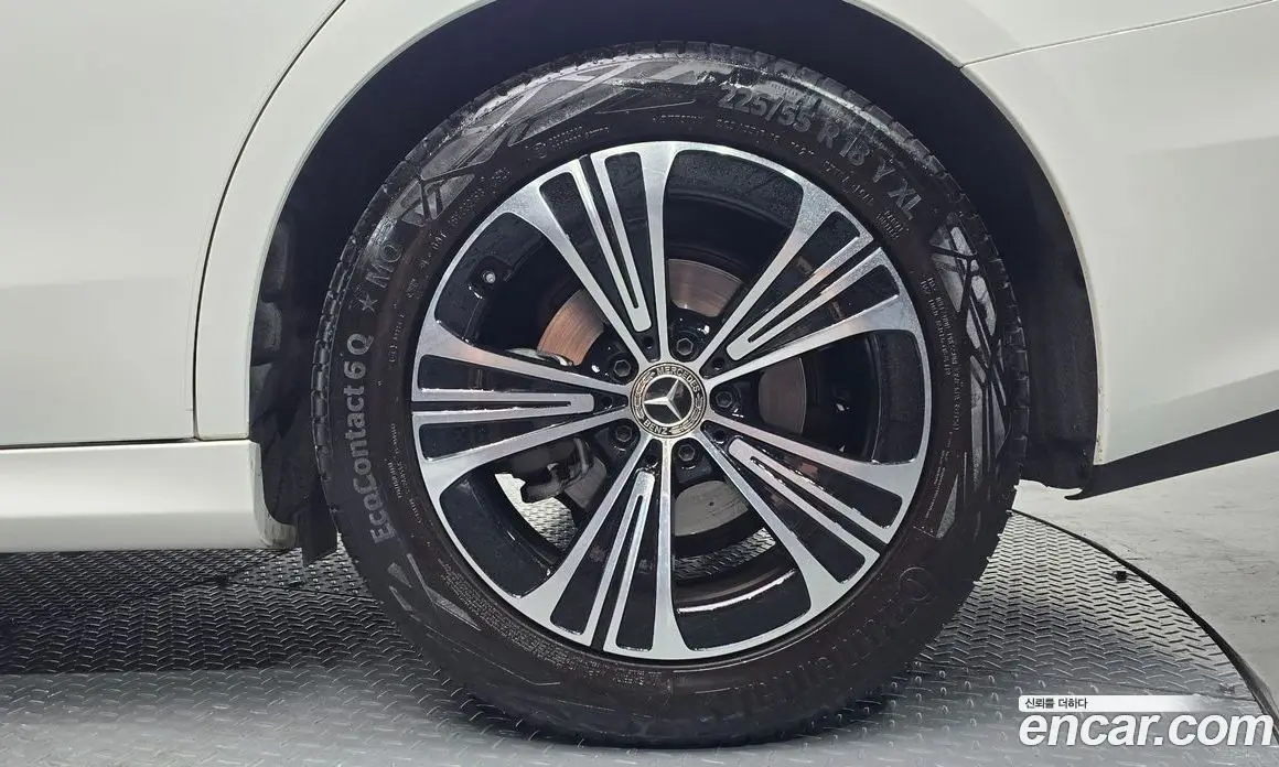 Mercedes-Benz E-Class 2024 2.0 гидро, фото 7