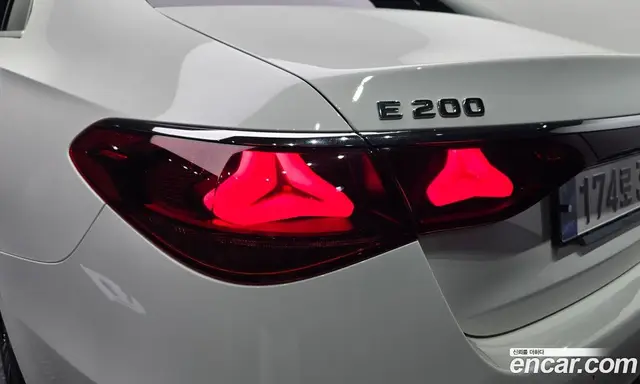 Mercedes-Benz E-Class 2024 2.0 гидро, миниатюра 9