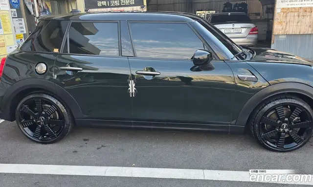 Mini Cooper 2022 2.0 автомат (гидро), миниатюра 3