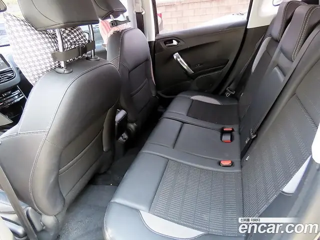Peugeot 2008 2015 1.6 автомат (гидро), миниатюра 6