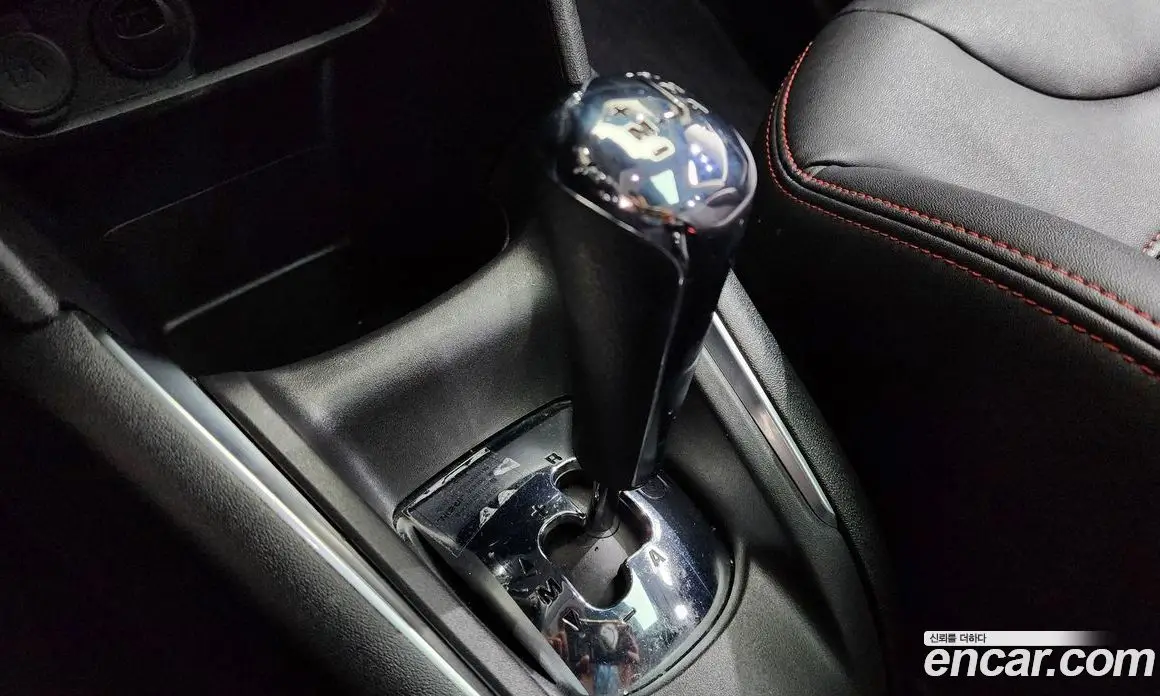 Peugeot 208 2018 1.6 автомат (гидро), фото 12