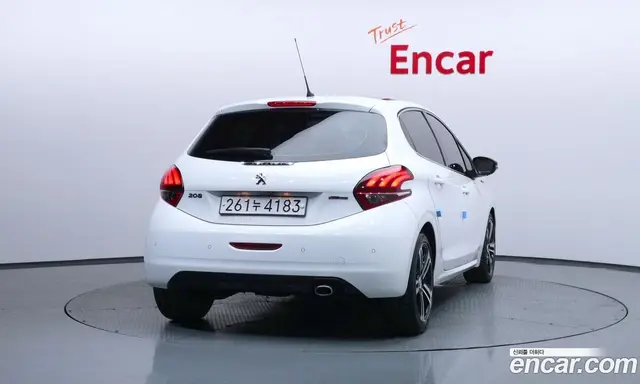 Peugeot 208 2018 1.6 автомат (гидро), миниатюра 4