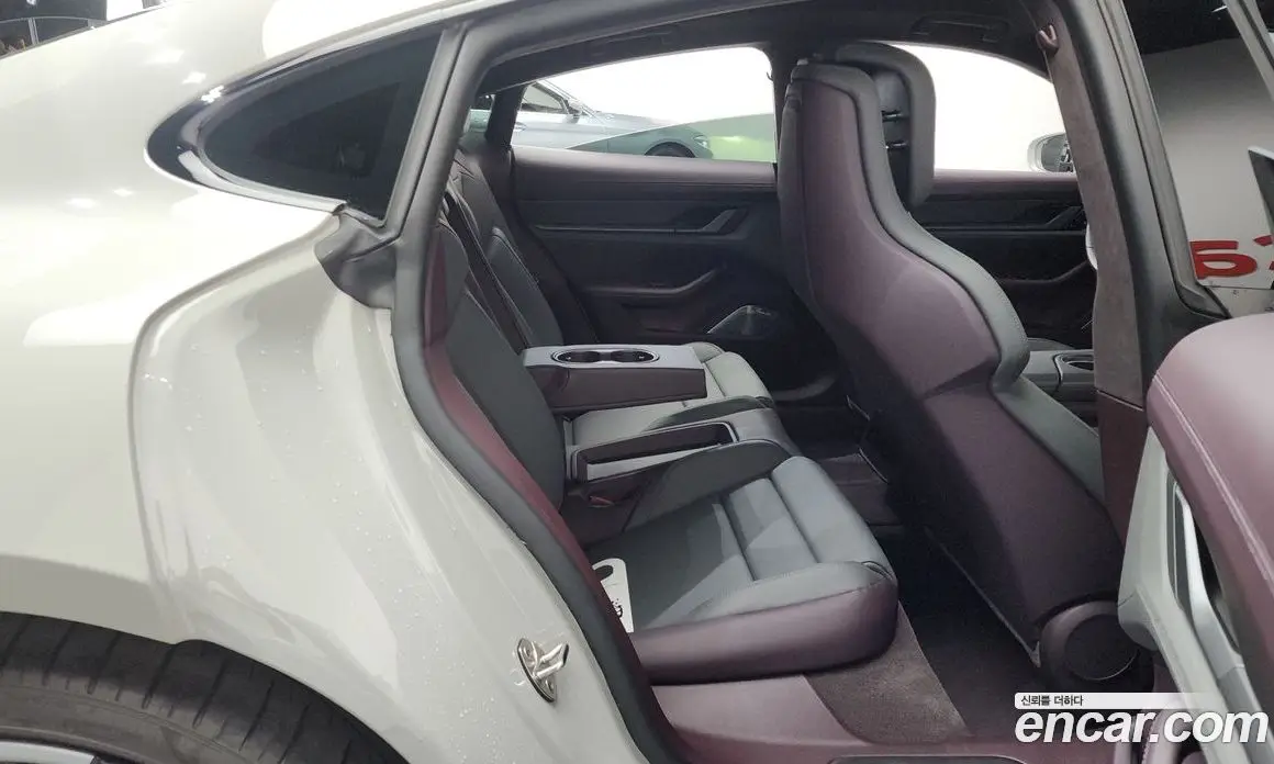 Porsche Taycan 2021 0.1 автомат (гидро), фото 12