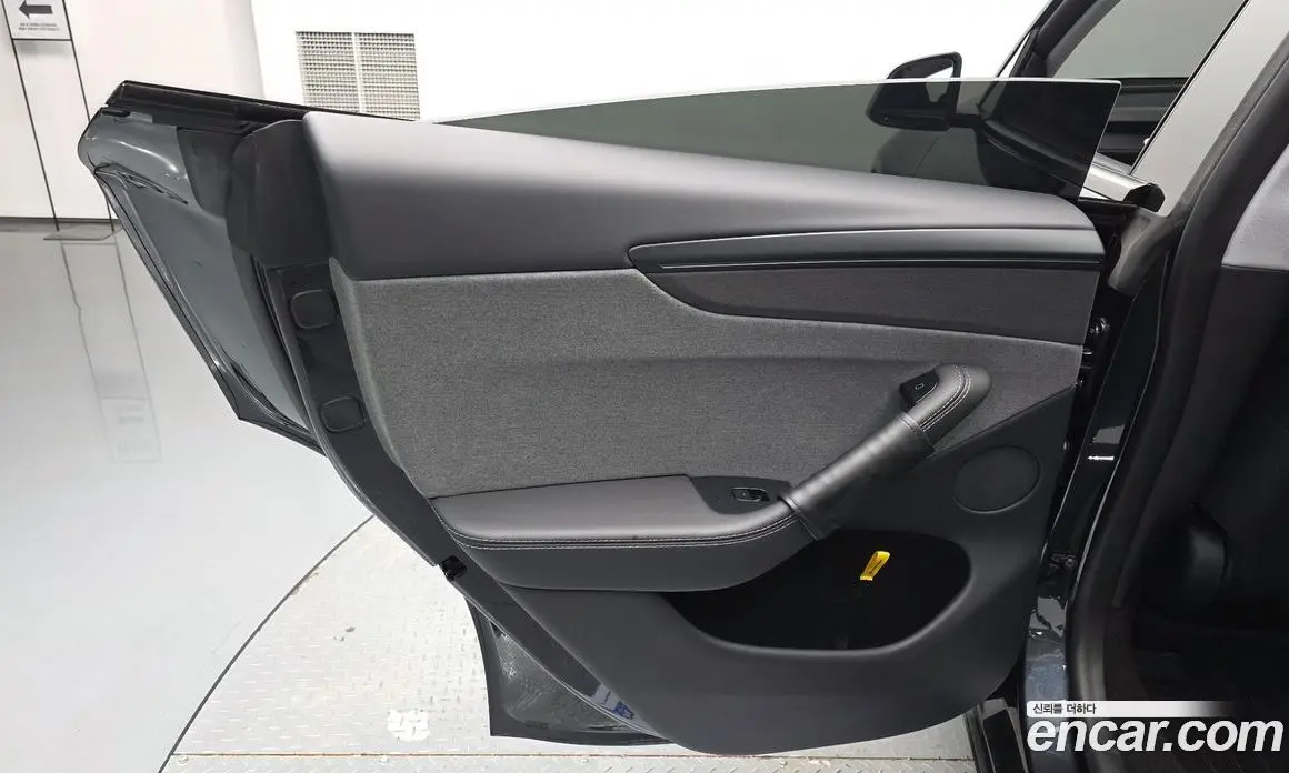 Tesla Model Y 2025 0.2 автомат (гидро), фото 14 Tesla Model Y 2025 0.2 автомат (гидро), фото 14