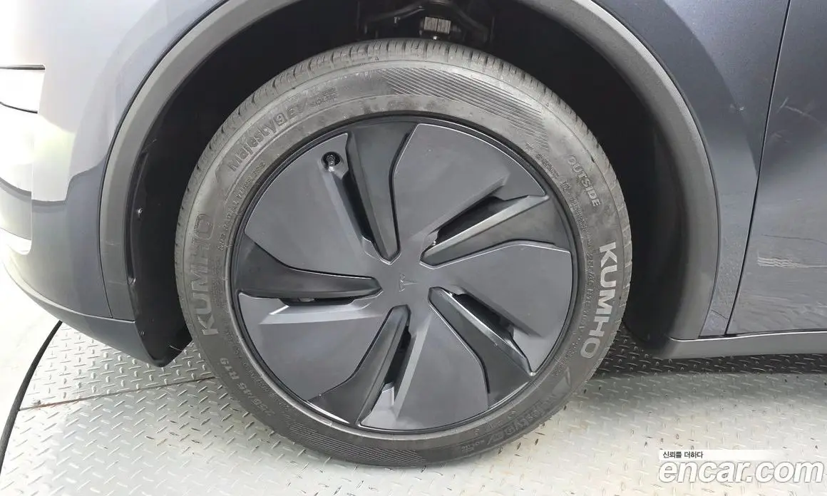 Tesla Model Y 2025 0.2 автомат (гидро), фото 4 Tesla Model Y 2025 0.2 автомат (гидро), фото 4