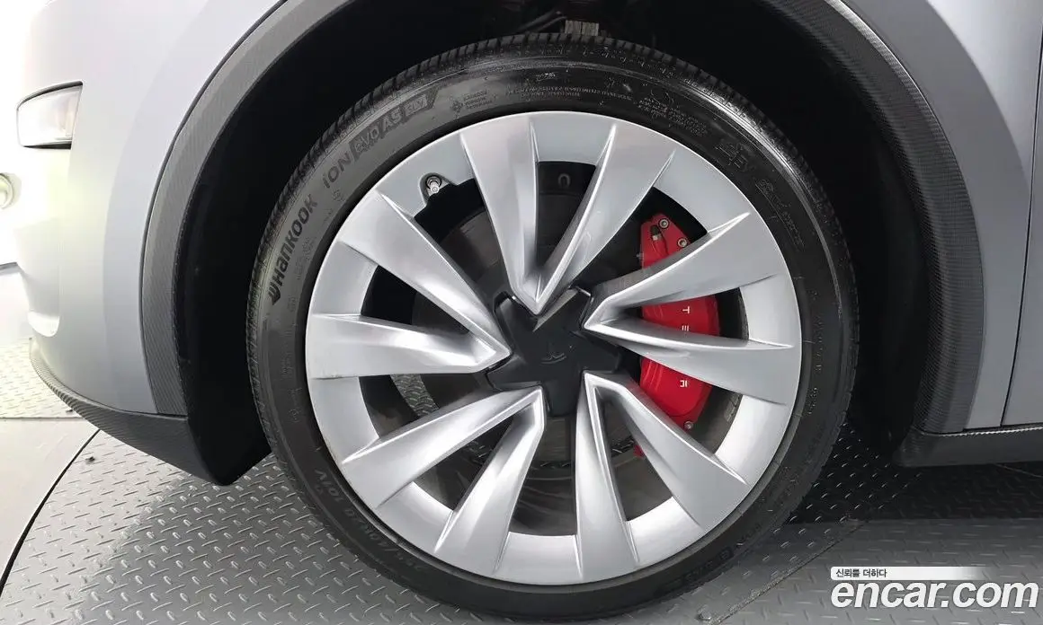 Tesla Model Y 2025 0.2 автомат (гидро), фото 5