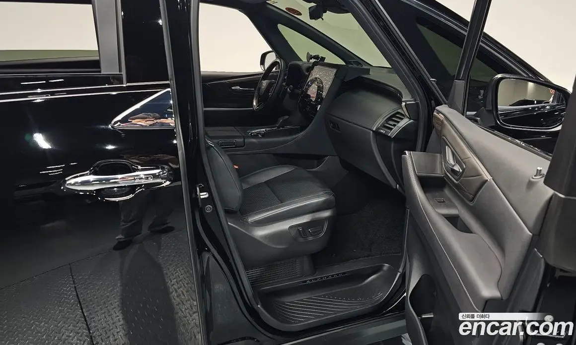 Toyota Alphard 2023 2.5 автомат (гидро), фото 16 Toyota Alphard 2023 2.5 автомат (гидро), фото 16