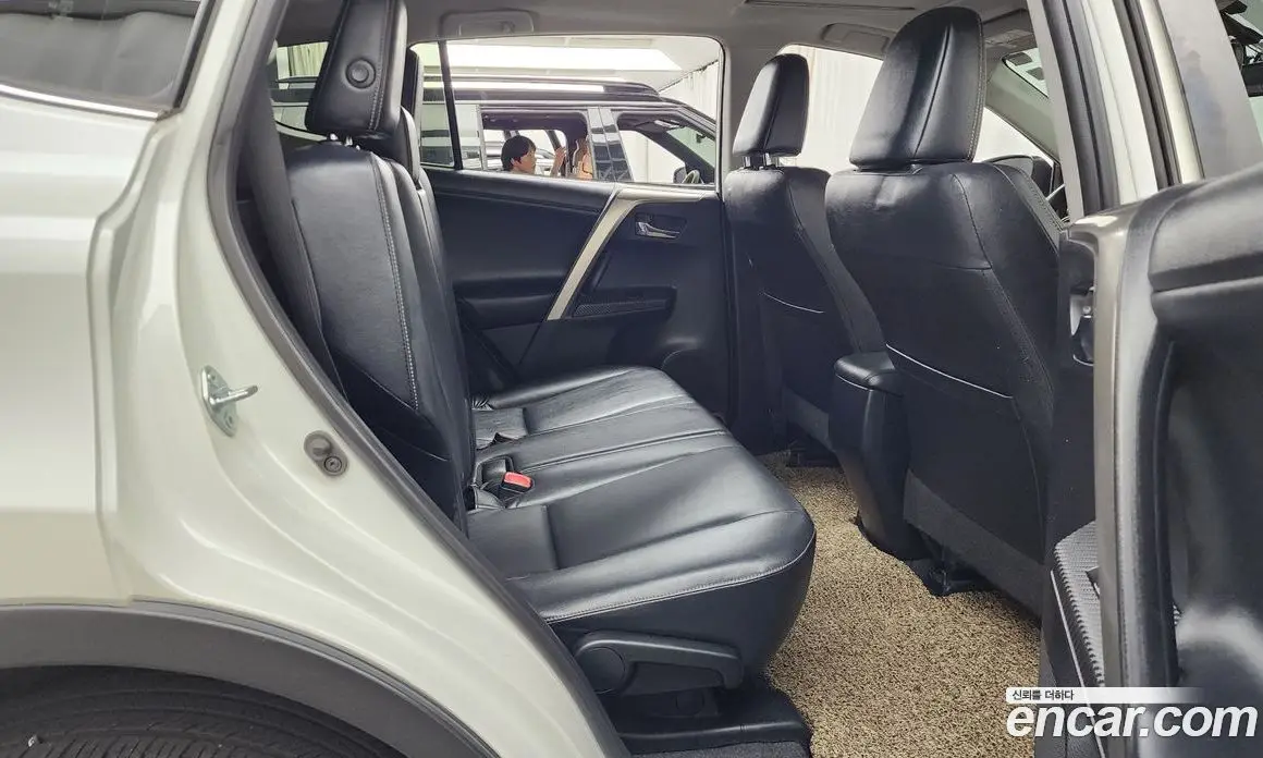 Toyota RAV4 2014 2.5 автомат (гидро), фото 12 Toyota RAV4 2014 2.5 автомат (гидро), фото 12