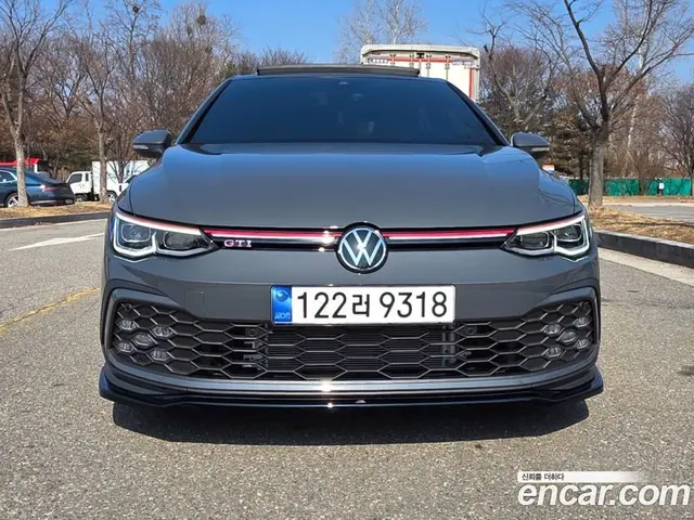 Volkswagen Golf 2023 2.0 автомат (гидро), миниатюра 2