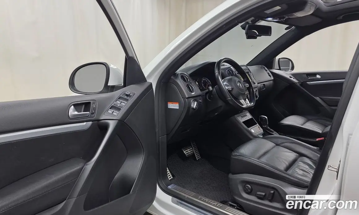 Volkswagen Tiguan 2015 2.0 автомат (гидро), фото 10