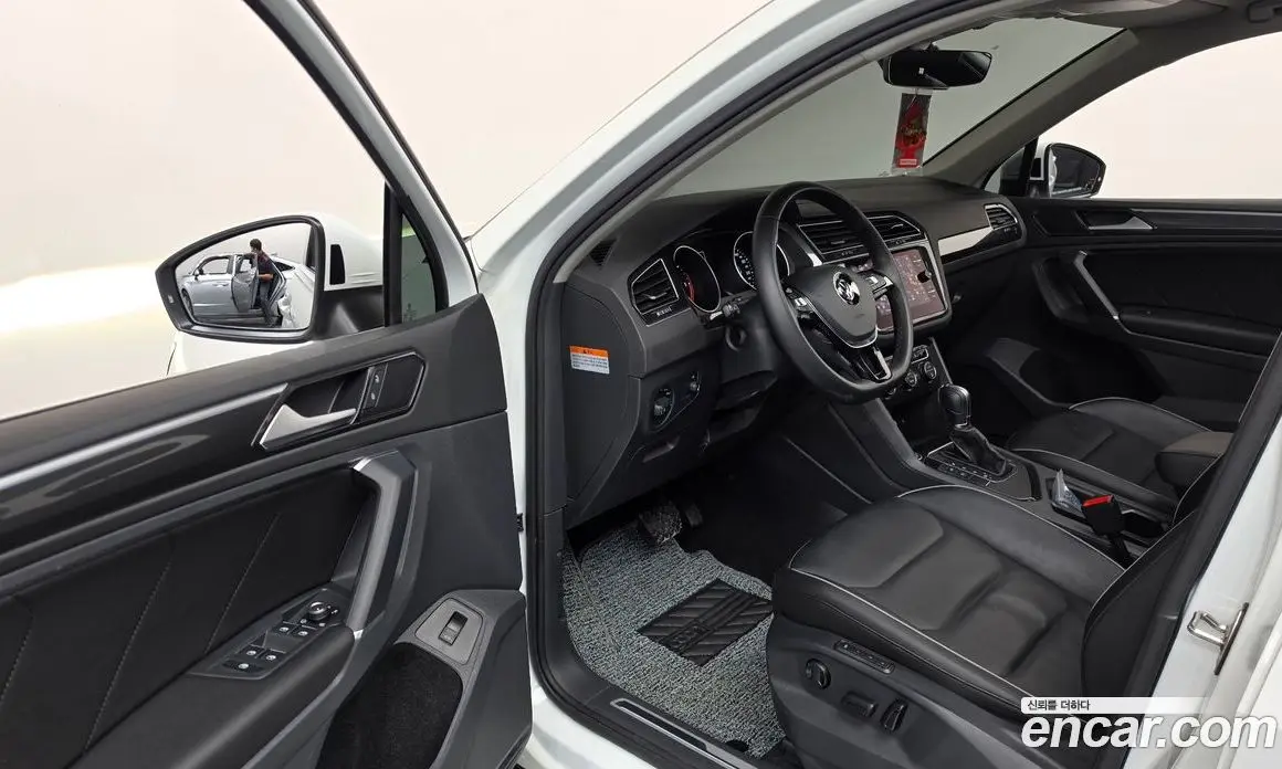 Volkswagen Tiguan 2018 2.0 автомат (гидро), фото 13