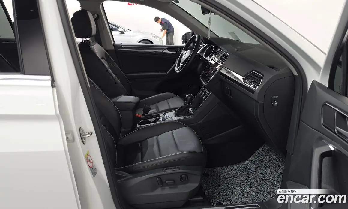 Volkswagen Tiguan 2018 2.0 автомат (гидро), фото 16