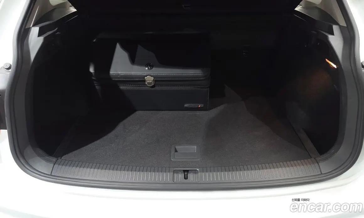 Volkswagen Tiguan 2018 2.0 автомат (гидро), фото 25