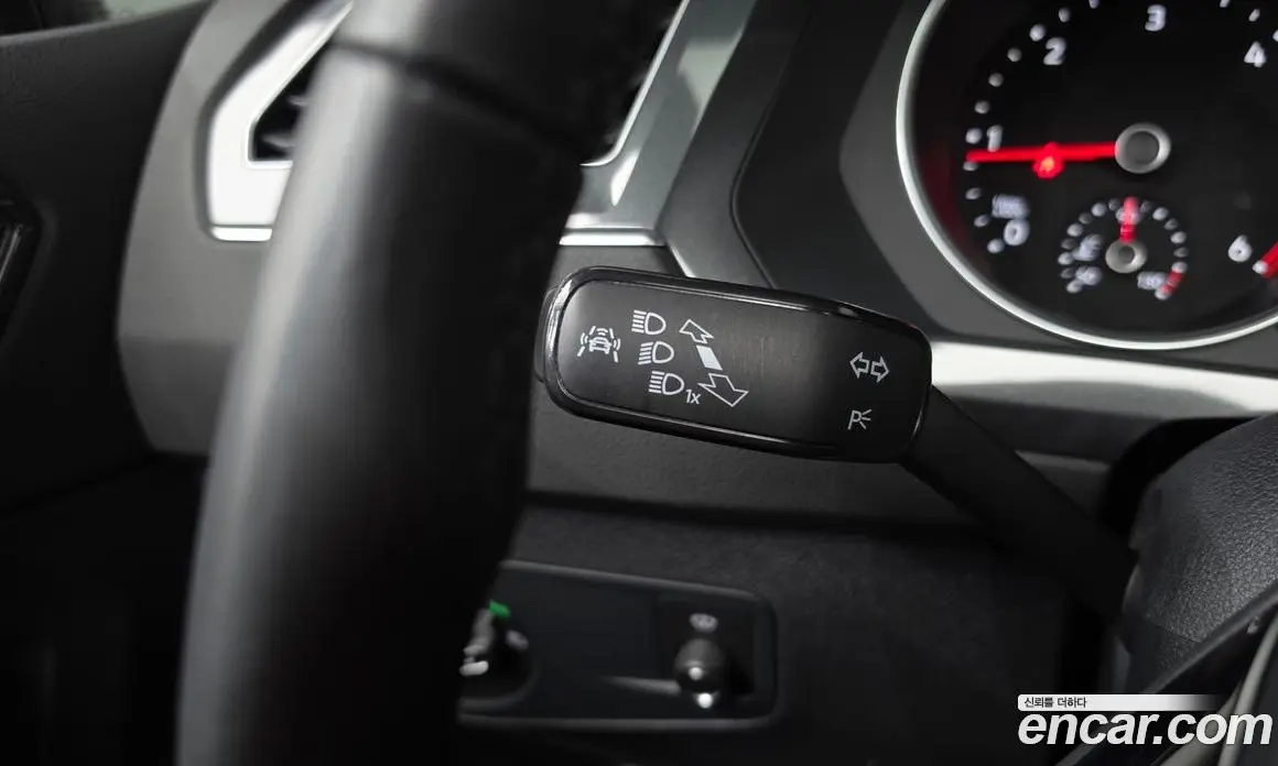 Volkswagen Tiguan 2018 2.0 автомат (гидро), фото 35
