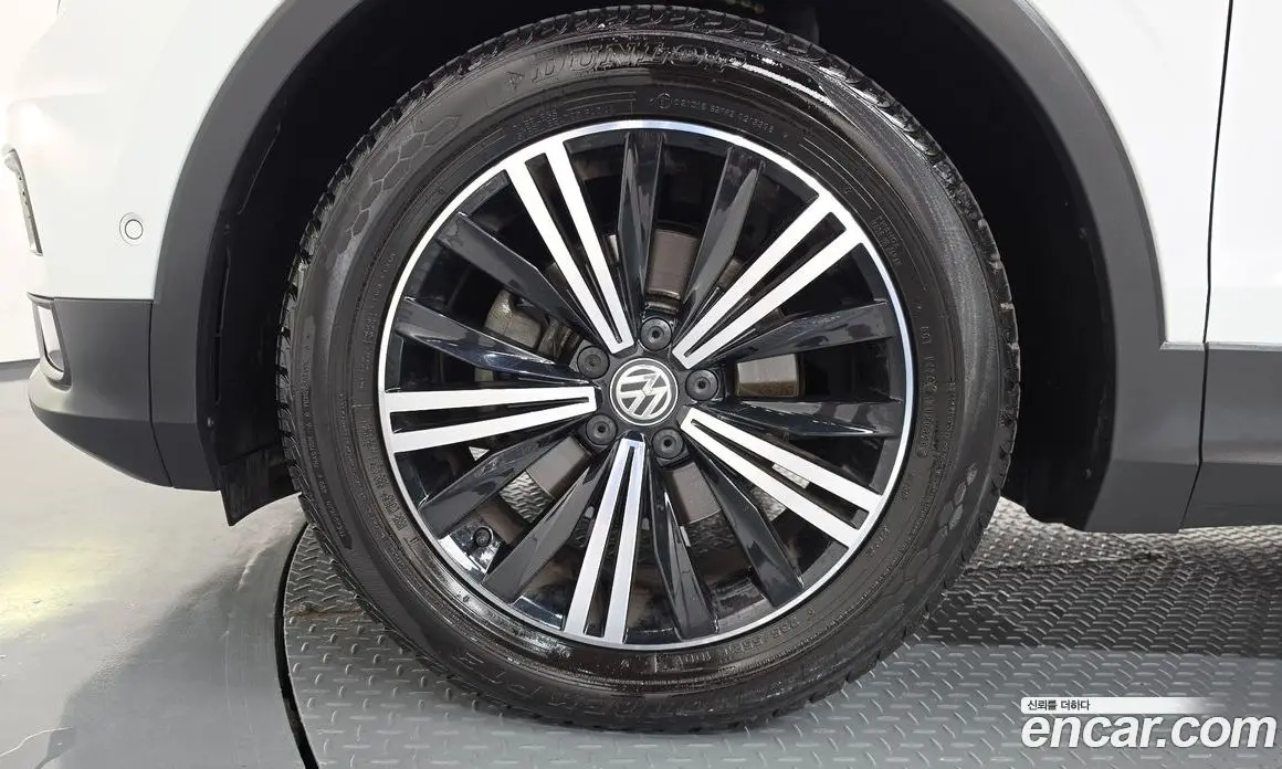 Volkswagen Tiguan 2018 2.0 автомат (гидро), фото 5