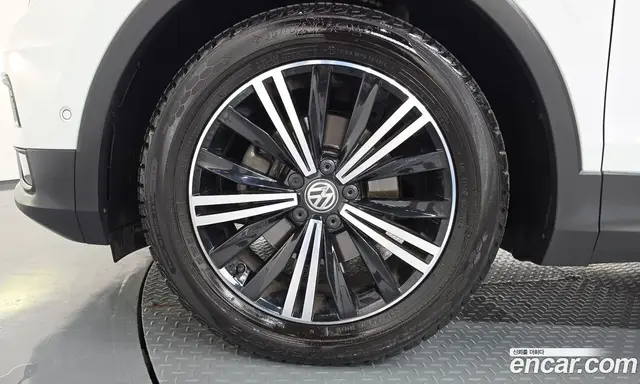 Volkswagen Tiguan 2018 2.0 автомат (гидро), миниатюра 5