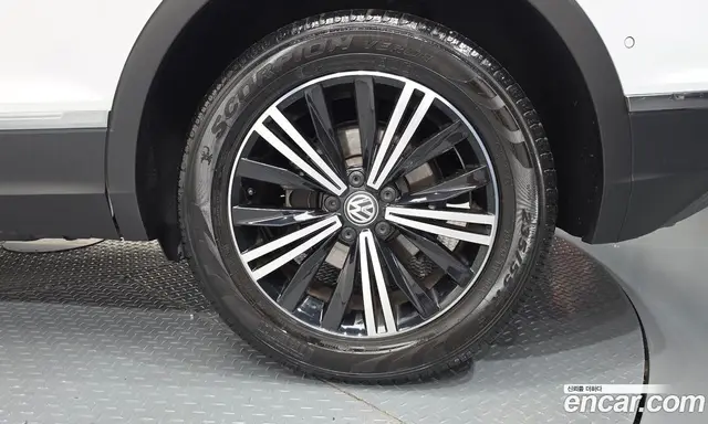 Volkswagen Tiguan 2018 2.0 автомат (гидро), миниатюра 7