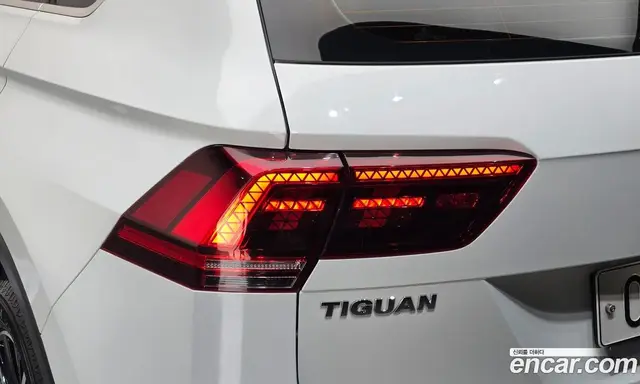 Volkswagen Tiguan 2018 2.0 автомат (гидро), миниатюра 9