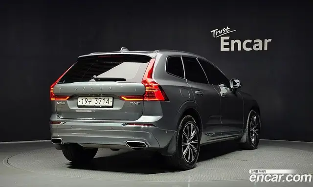 Volvo XC60 2019 2.0 автомат (гидро), миниатюра 2