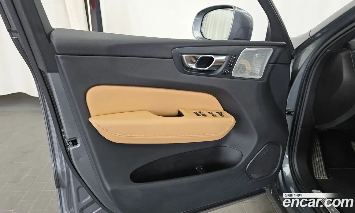 Volvo XC60 2019 2.0 автомат (гидро), фото 14