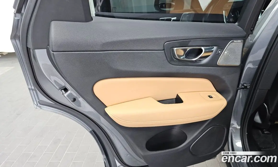 Volvo XC60 2019 2.0 автомат (гидро), фото 15