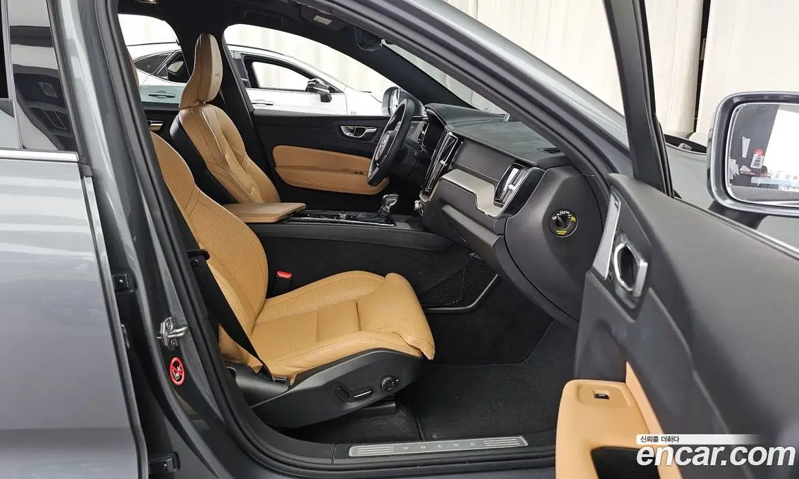 Volvo XC60 2019 2.0 автомат (гидро), фото 17