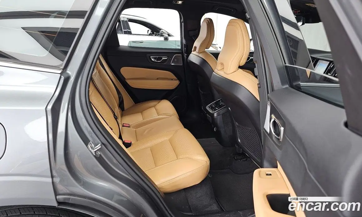 Volvo XC60 2019 2.0 автомат (гидро), фото 18