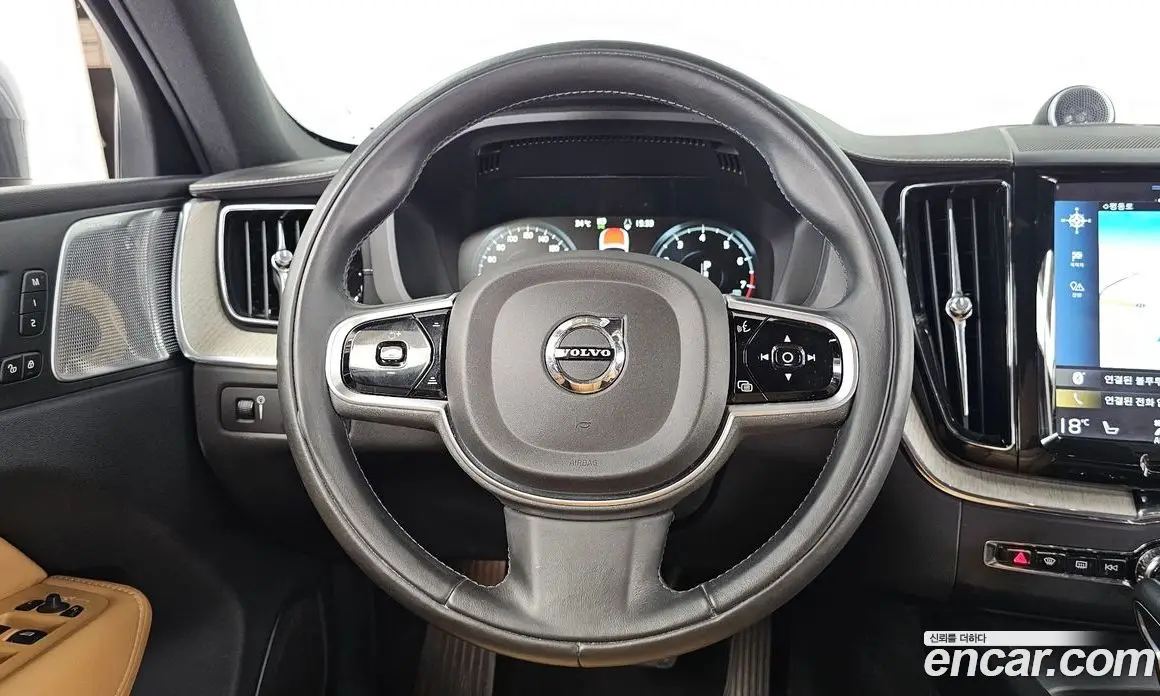 Volvo XC60 2019 2.0 автомат (гидро), фото 19