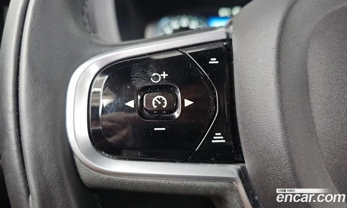 Volvo XC60 2019 2.0 автомат (гидро), фото 28