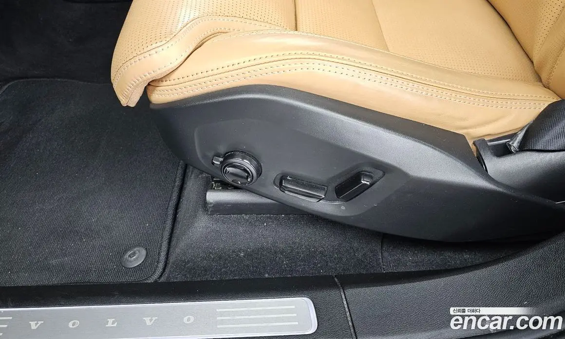 Volvo XC60 2019 2.0 автомат (гидро), фото 30