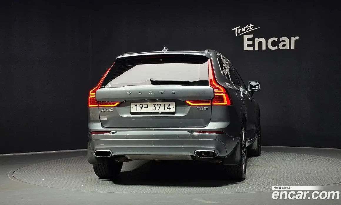 Volvo XC60 2019 2.0 автомат (гидро), фото 4