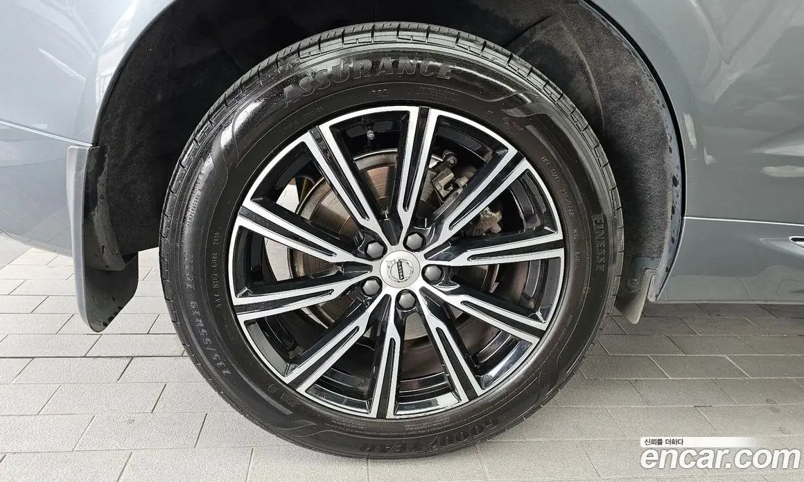 Volvo XC60 2019 2.0 автомат (гидро), фото 5
