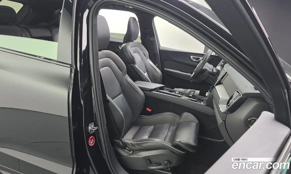 Volvo XC60 2021 2.0 автомат (гидро), фото 12
