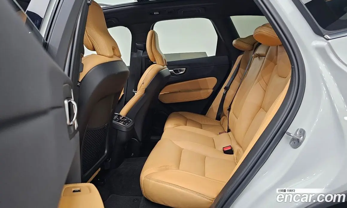 Volvo XC60 2023 2.0 автомат (гидро), фото 18