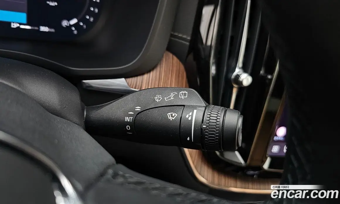 Volvo XC60 2023 2.0 автомат (гидро), фото 24