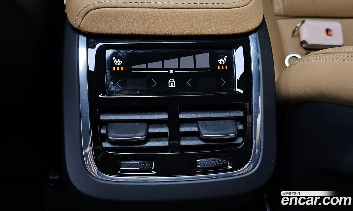 Volvo XC60 2023 2.0 автомат (гидро), фото 26