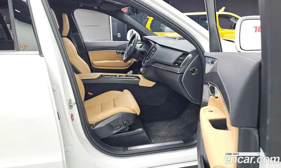 Volvo XC90 2024 2.0 автомат (гидро), фото 16
