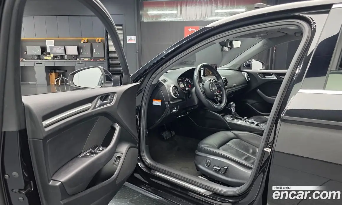 Audi A3 2018 2.0 автомат (гидро), фото 12