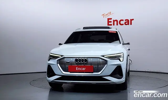 Audi e-tron 2021 0.2 автомат (гидро), миниатюра 2