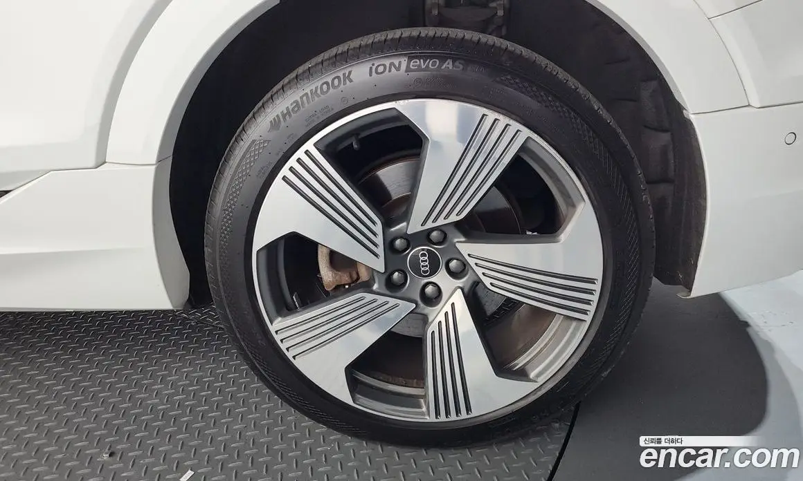 Audi e-tron 2021 0.2 автомат (гидро), фото 6