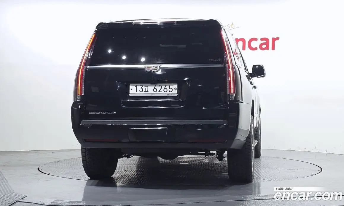 Cadillac Escalade 2017 6.2 автомат (гидро), фото 4 Cadillac Escalade 2017 6.2 автомат (гидро), фото 4