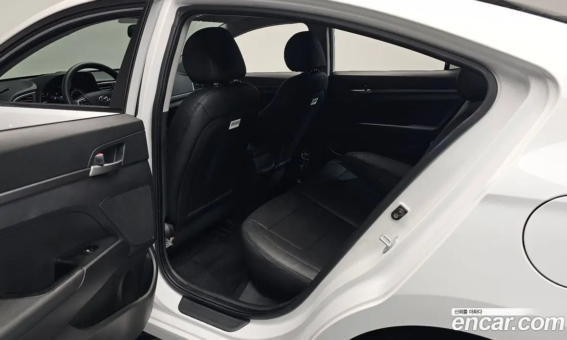 Hyundai Avante 2018 1.6 автомат (гидро), фото 11